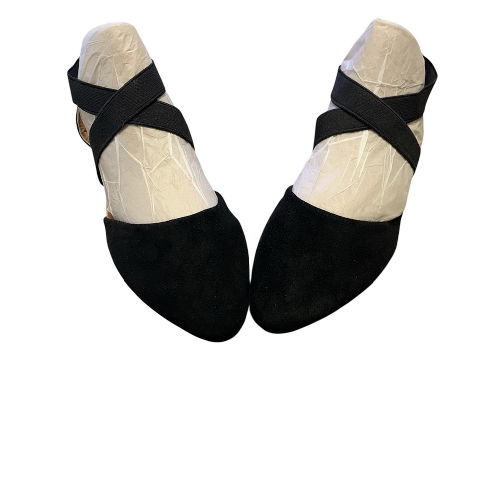 Elegant Black Crisscross Flats women Size 38 (7.5)
